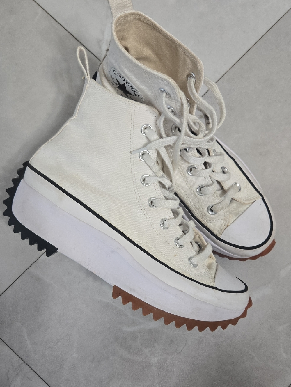 Converse Run Star Hike